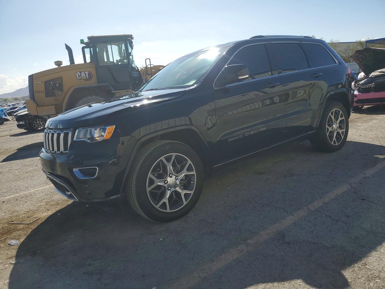 2018 JEEP GRAND CHEROKEE — Front 3/4