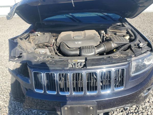 2014 JEEP CHEROKEE Limited — Engine bay