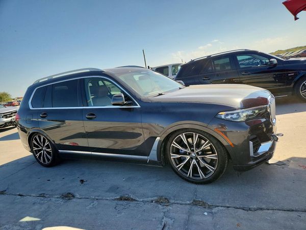 2020 BMW X7 xDrive40i — Passenger 3/4