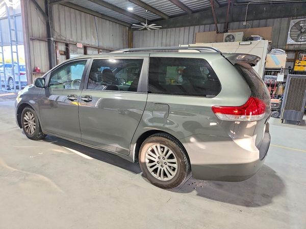2014 TOYOTA SIENNA — DSRA