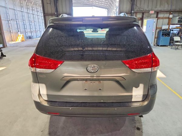 2014 TOYOTA SIENNA — DIRR
