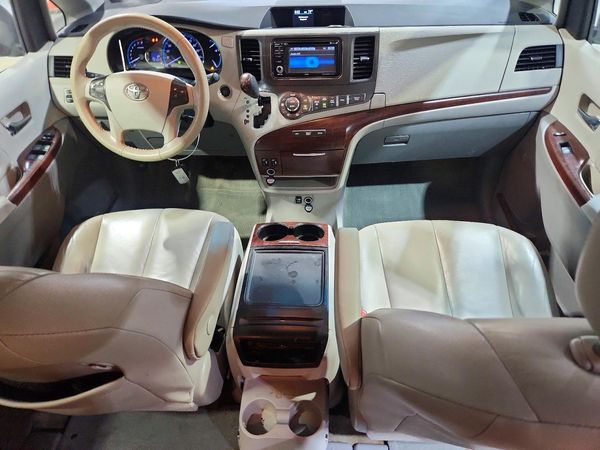 2014 TOYOTA SIENNA — CKPT