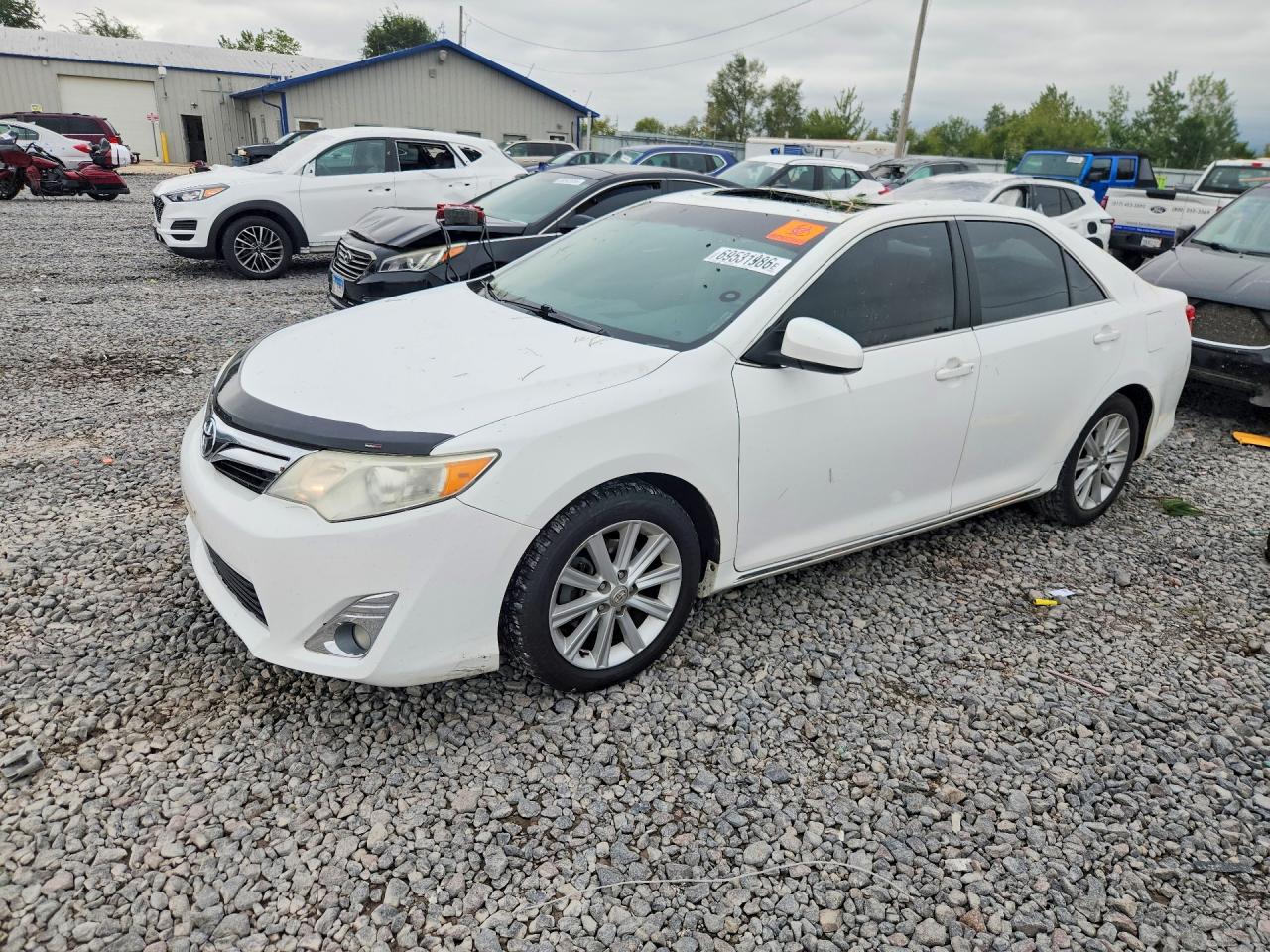 2013 TOYOTA CAMRY — Front 3/4