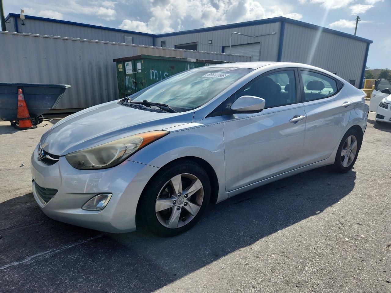 2013 HYUNDAI ELANTRA — Front 3/4