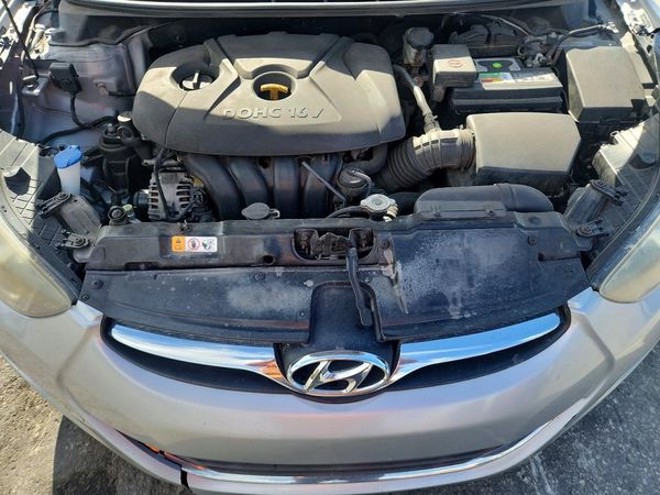 2013 HYUNDAI ELANTRA — Engine bay