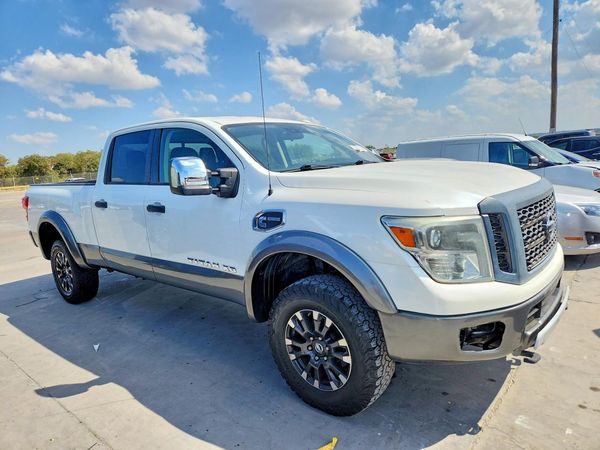 2018 NISSAN TITAN — Passenger 3/4