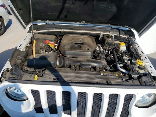 2021 JEEP WRANGLER UNLIMITED — Engine bay