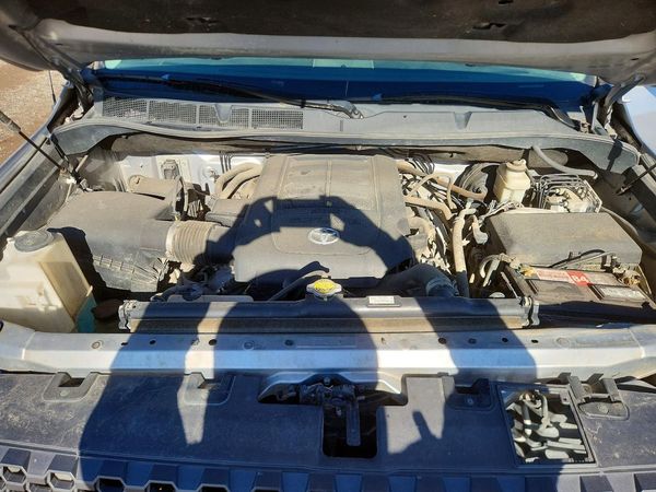 2018 TOYOTA TUNDRA SR/SR5 — Engine bay