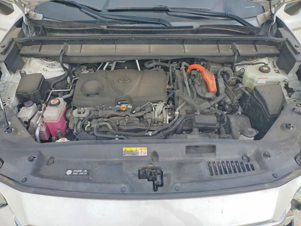 2020 TOYOTA HIGHLANDER Platinum — Engine bay