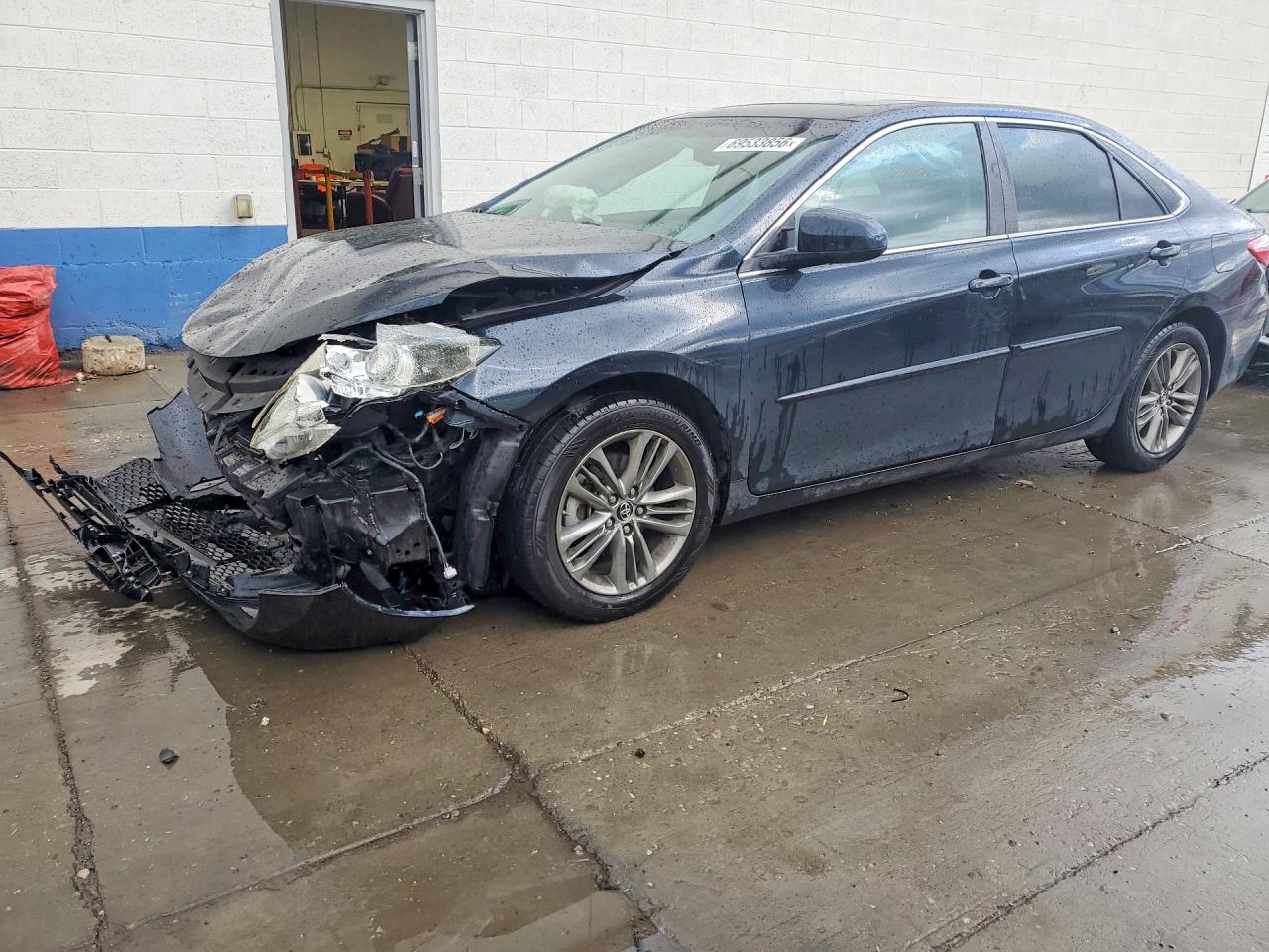 2016 TOYOTA CAMRY — Front 3/4