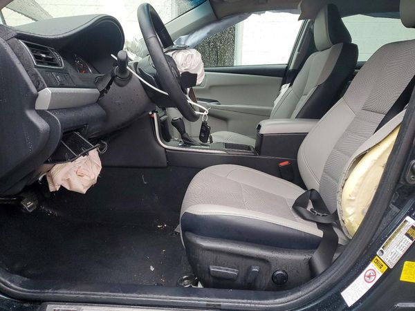 2016 TOYOTA CAMRY — DENT