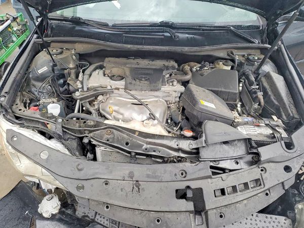 2016 TOYOTA CAMRY — Engine bay