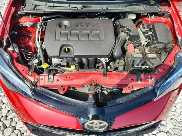 2017 TOYOTA COROLLA — Engine bay
