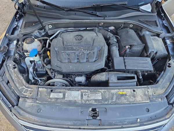 2018 VOLKSWAGEN PASSAT SE, SE w/ Technology — Engine bay