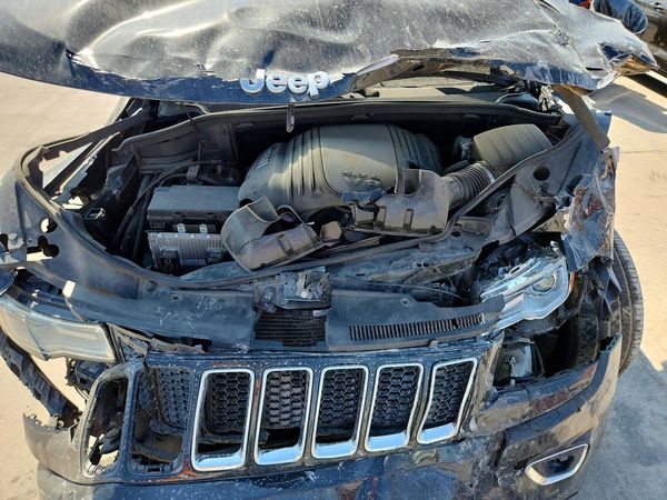 2016 JEEP GRAND CHEROKEE — Engine bay