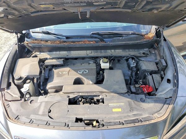 2018 INFINITI QX60 — Engine bay