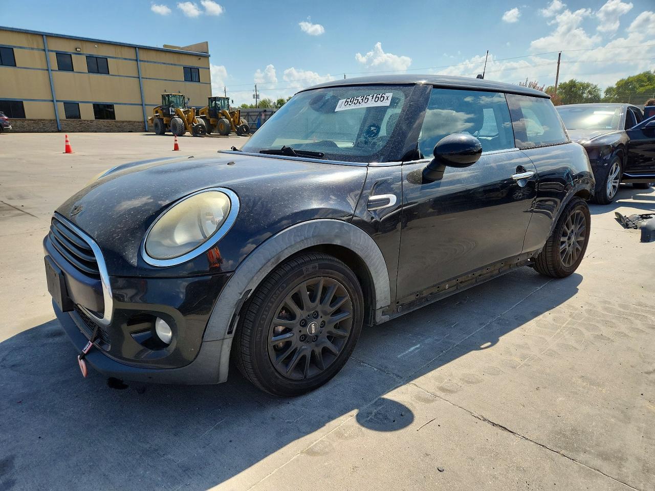 2018 MINI COOPER — Front 3/4