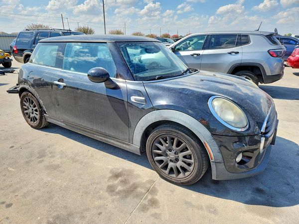 2018 MINI COOPER — Passenger 3/4