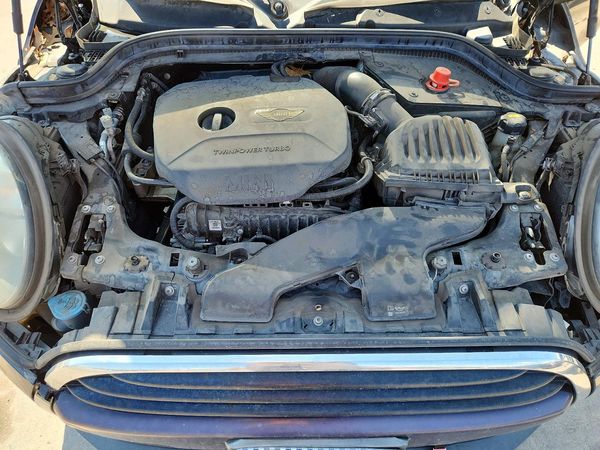 2018 MINI COOPER — Engine bay