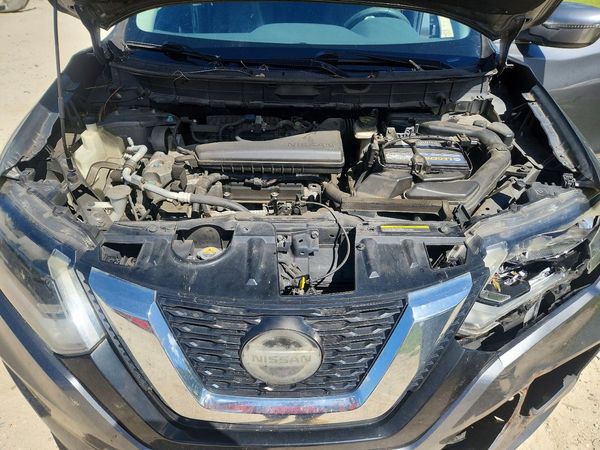 2018 NISSAN ROGUE — Engine bay