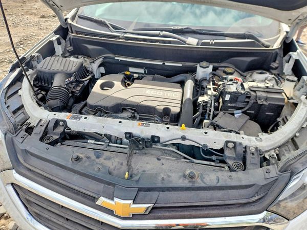 2021 CHEVROLET EQUINOX LT (2FL) — Engine bay
