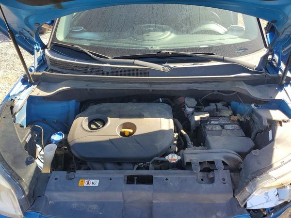 2016 KIA SOUL Exclaim — Engine bay