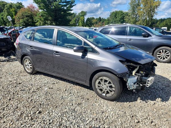 2016 TOYOTA PRIUS — Passenger 3/4