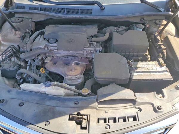 2012 TOYOTA CAMRY — Engine bay