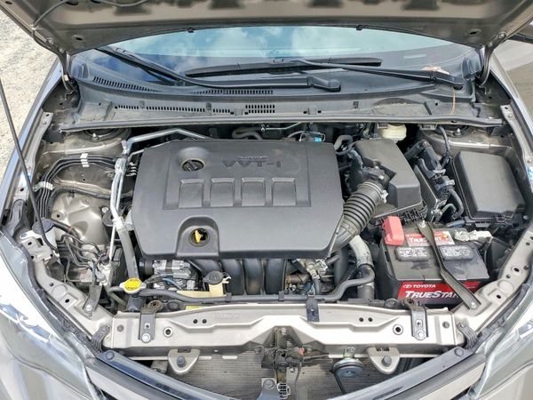 2017 TOYOTA COROLLA — Engine bay