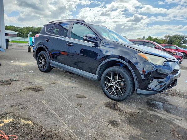 2017 TOYOTA RAV4 SE — Passenger 3/4