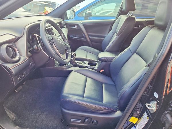 2017 TOYOTA RAV4 SE — DENT