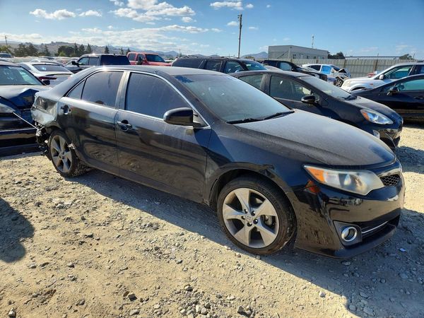 2014 TOYOTA CAMRY — Passenger 3/4