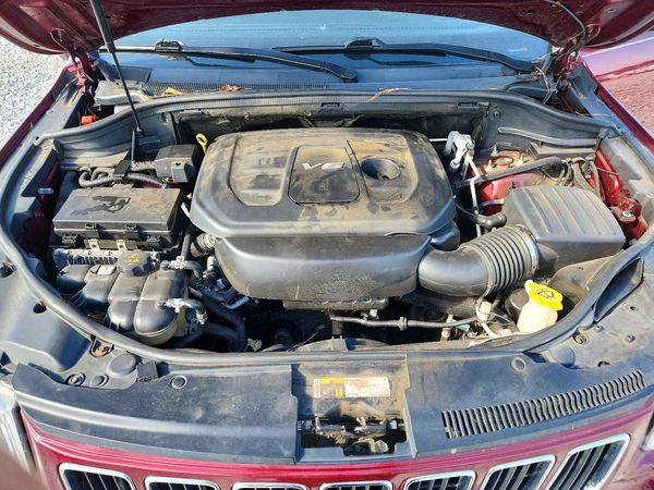 2016 JEEP GRAND CHEROKEE — Engine bay