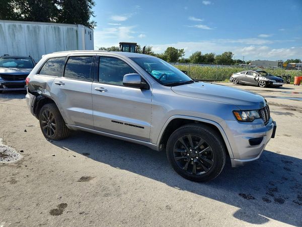 2018 JEEP GRAND CHEROKEE Laredo — Passenger 3/4