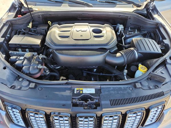 2018 JEEP GRAND CHEROKEE Laredo — Engine bay