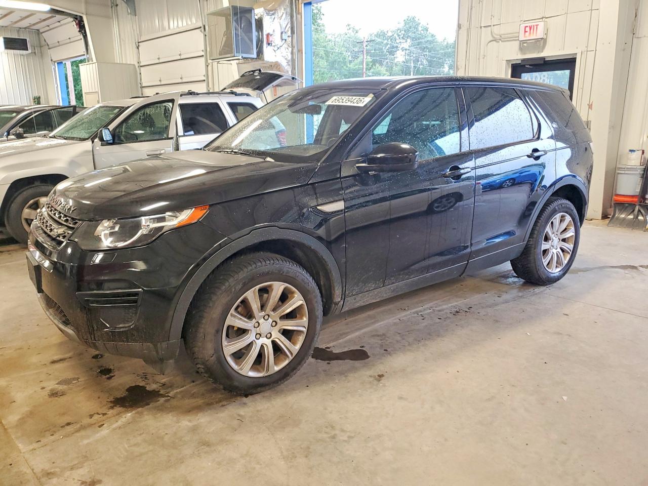 2017 LAND ROVER DISCOVERY SPORT SE — Front 3/4