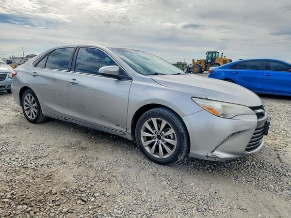 2015 TOYOTA CAMRY — Passenger 3/4