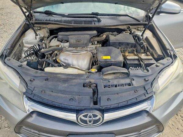 2015 TOYOTA CAMRY — Engine bay