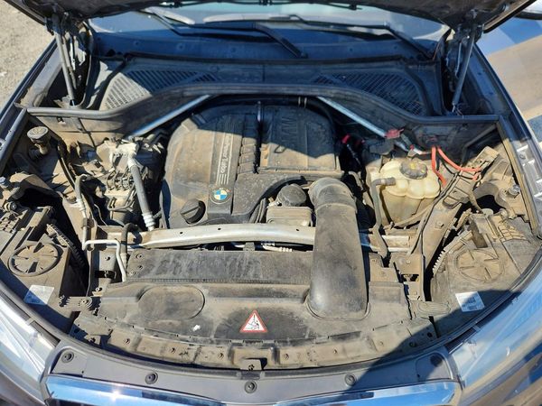 2016 BMW X5 — Engine bay