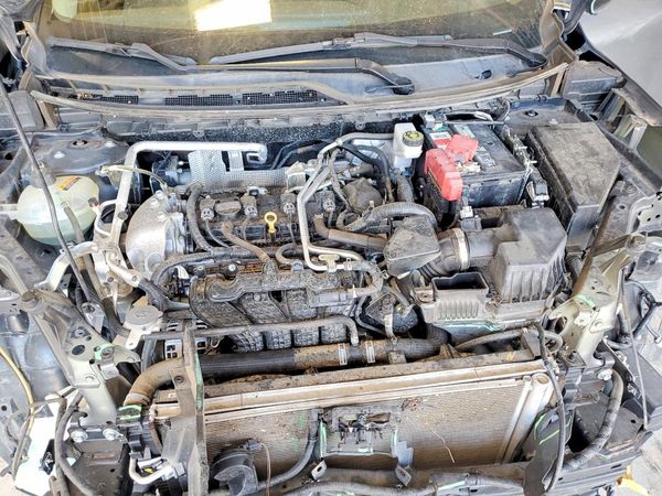 2021 NISSAN ROGUE S — Engine bay
