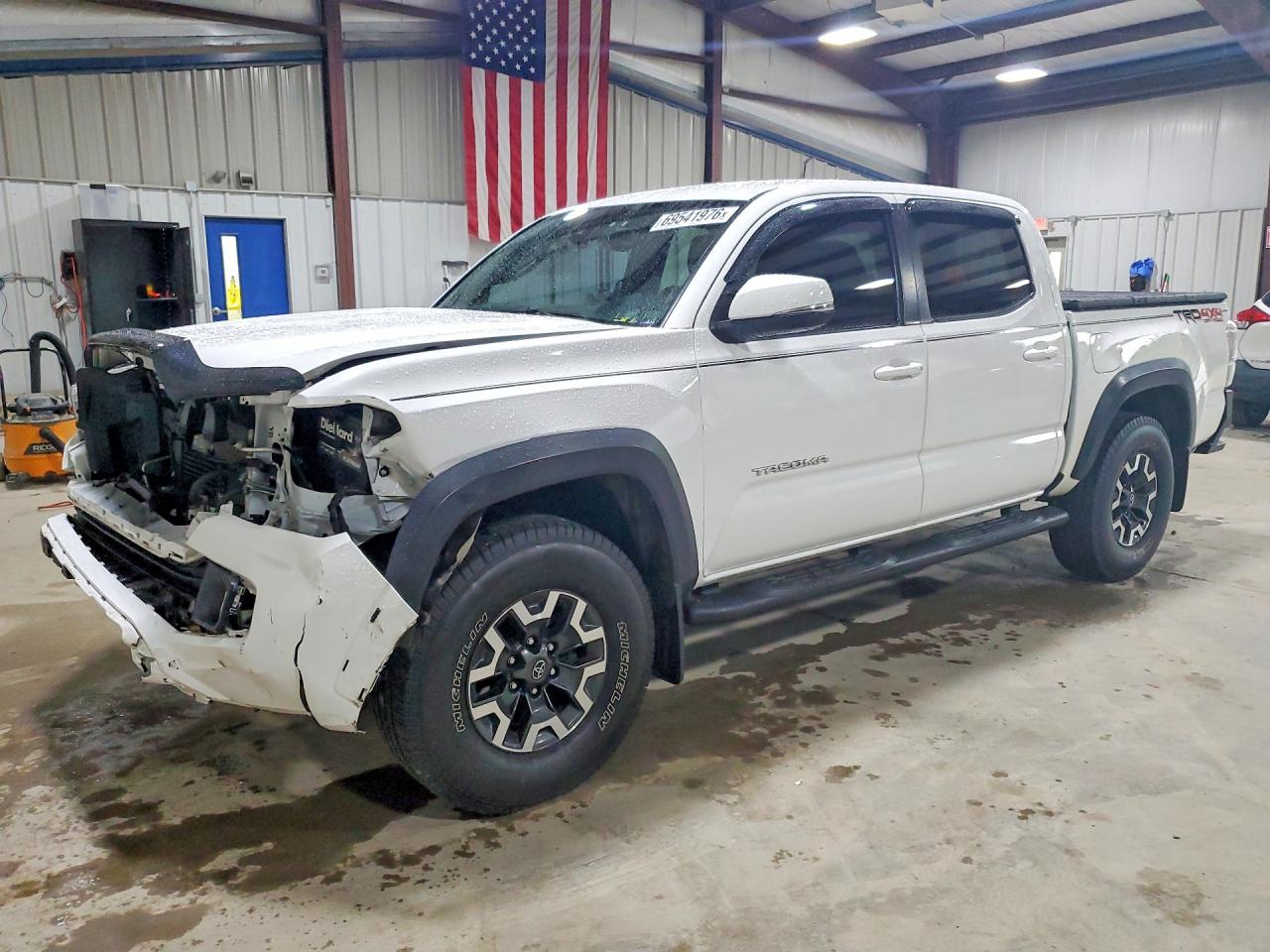 2019 TOYOTA TACOMA SR5 — Front 3/4