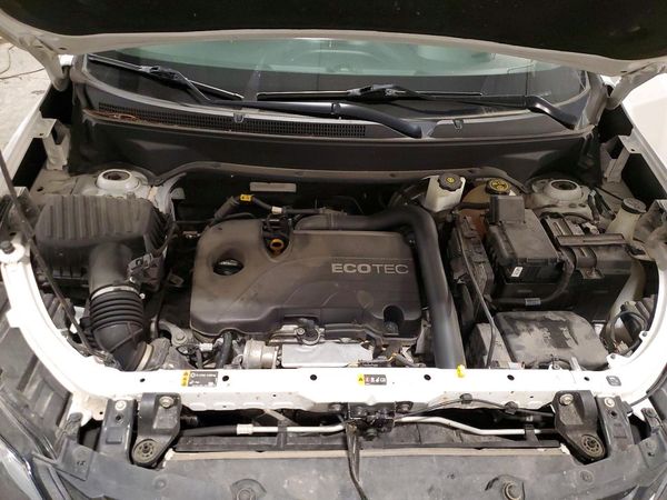 2019 CHEVROLET EQUINOX LT (1LT) — Engine bay