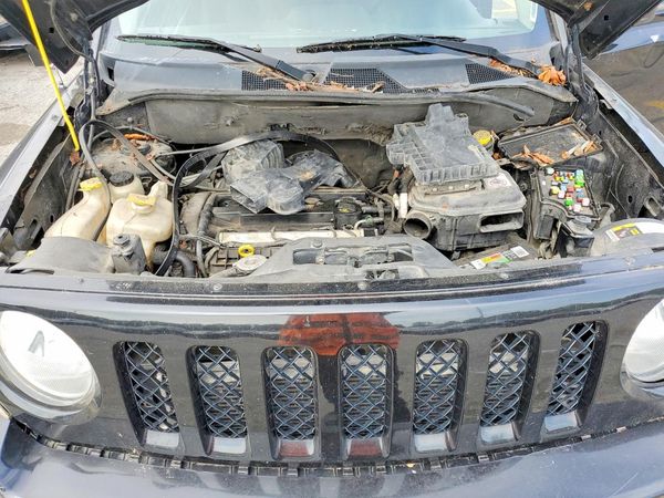 2016 JEEP PATRIOT Sport — Engine bay