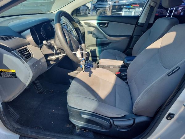 2013 HYUNDAI ELANTRA — DENT