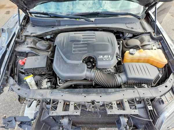 2020 CHRYSLER 300 — Engine bay