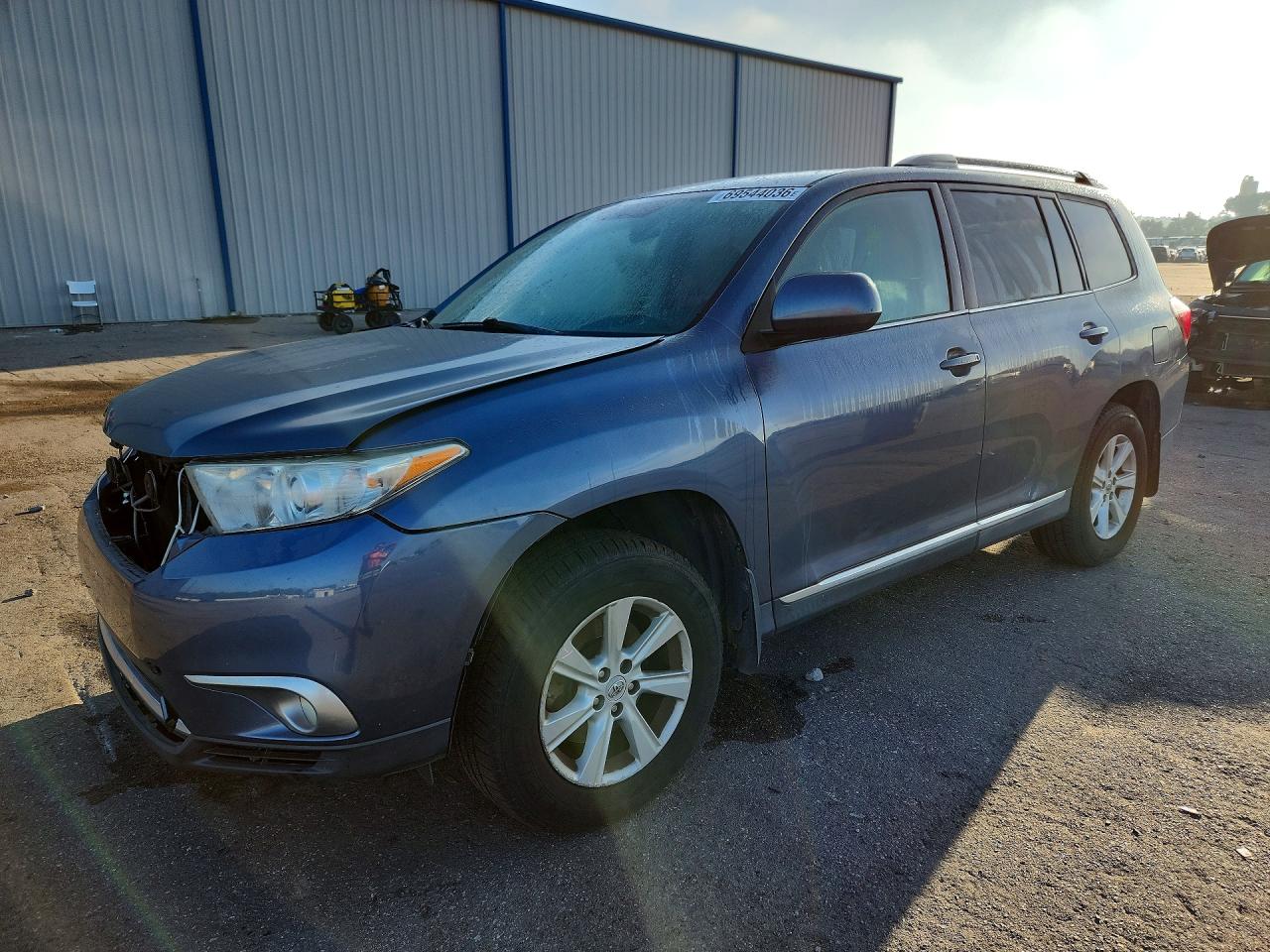 2013 TOYOTA HIGHLANDER Base/Hybrid — Front 3/4