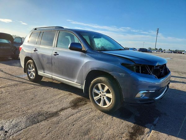 2013 TOYOTA HIGHLANDER Base/Hybrid — Passenger 3/4