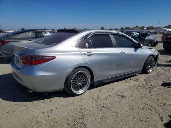 2015 TOYOTA CAMRY — Passenger 3/4
