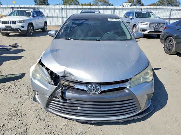 2015 TOYOTA CAMRY — Engine bay