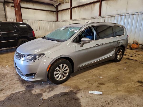 2018 CHRYSLER PACIFICA — DSFA — Front 3/4